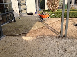 Tuin met zwembad